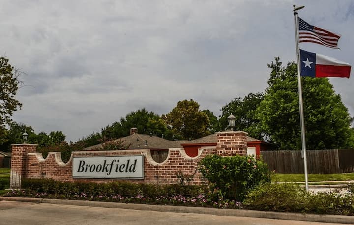 Brookfield East Entrance